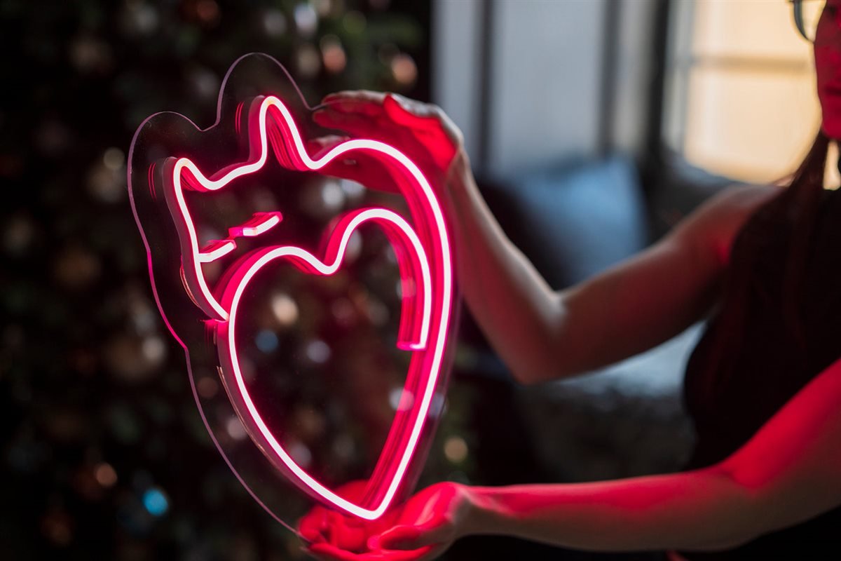 Pink sleepy cat with heart LED neon sign