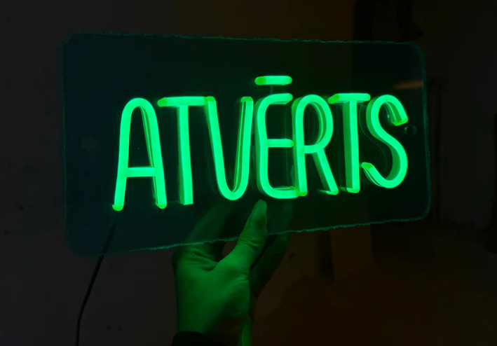 Atvērts closed