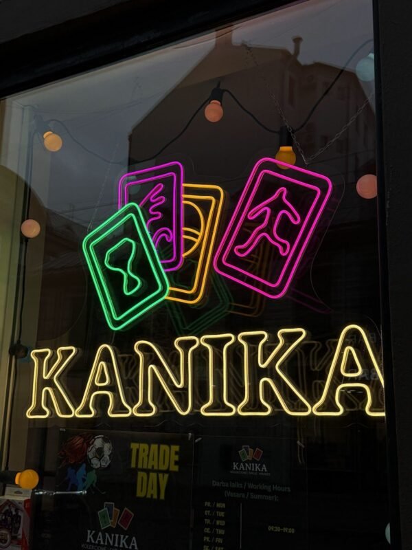 Neonkyltti liikkeen näyteikkunassa